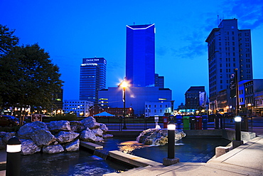 USA, Kentucky, Lexington, View of skyscrapers at night