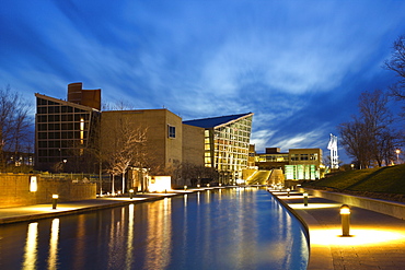 USA, Indiana, Indianapolis, Skyline with Indiana State Museum