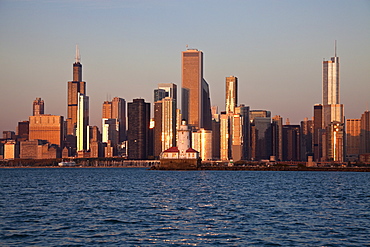 USA, Illinois, Chicago, City skyline over Lake Michigan