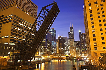 USA, Illinois, Chicago, Chicago River illuminated at night