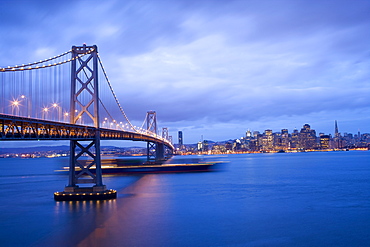 USA, San Francisco, City skyline with Golden Gate Bridge