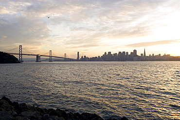 USA, San Francisco, City skyline with Golden Gate Bridge