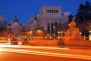 Spain, Madrid, La Fuente de Cibeles at dusk