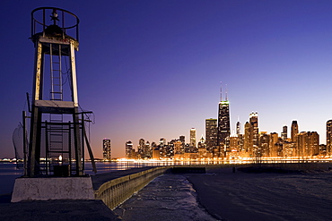 USA, Illinois, Chicago, City skyline from Lake Michigan at sunset