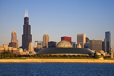 USA, Illinois, Chicago, City skyline with Adler Planetarium