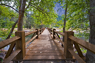 USA, California, wooden footbridge on Merced River