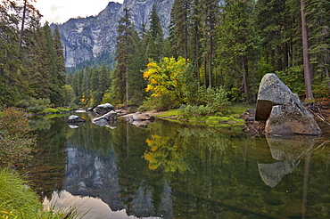 USA, California, Merced River