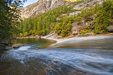 USA, California, Yosemite National Park, Merced River