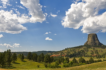 USA, Wyoming, Clouds over Devil's Tower