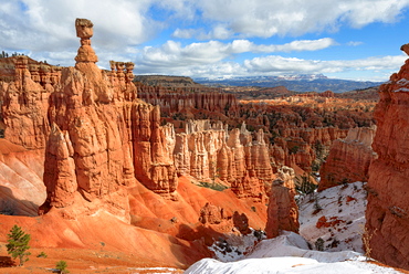 Pinnacles canyon at sunny day, Bryce Canyon, Utah