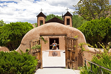 USA, New Mexico, Chimayo, El Santuario de Chimayo, roman catholic church, USA, New Mexico, Chimayo