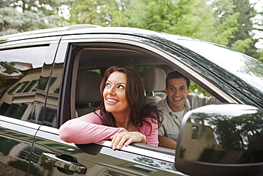 USA, New Jersey, Couple in car