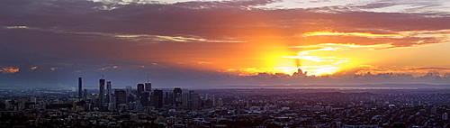 Panoramic view of city at sunrise, Brisbane, Australia