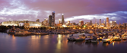 USA, Illinois, Chicago skyline at sunset