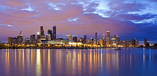 USA, Illinois, Chicago, City skyline over Lake Michigan