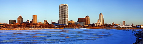 USA, Wisconsin, Milwaukee skyline