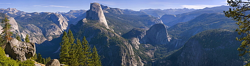 USA, California, Mariposa County, Half dome in Yosemite Valley