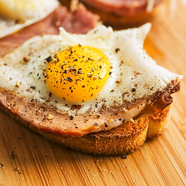 Toast with egg and bacon