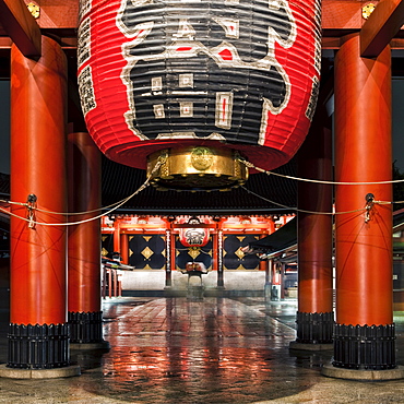 Japan, Tokyo, Asakusa, Senso-Ji Temple, entrance under paper lantern, Japan, Tokyo, Asakusa, Senso-Ji Temple