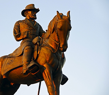 USA, Pennsylvania, Gettysburg, Cemetery Ridge, statue of soldier on horse