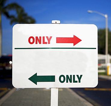 Street sign with arrows in opposite directions