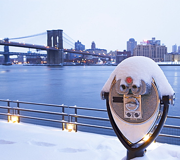 Coin operated binoculars