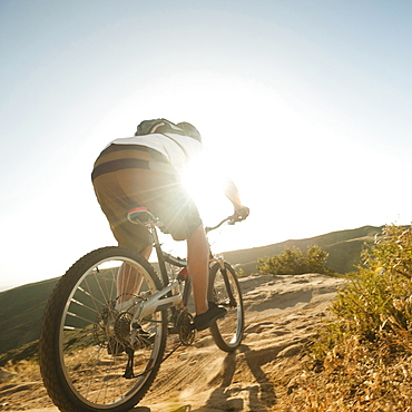 USA, California, Laguna Beach, Mountain biker riding downhill