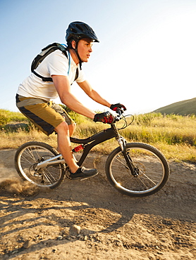 USA, California, Laguna Beach, Man cycling down hill