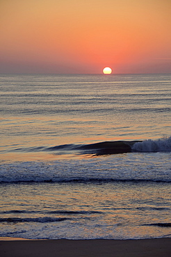 USA, North Carolina, Outer Banks, Kill Devil Hills, seascape at sunset