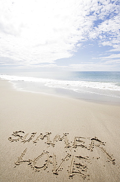 USA, Massachusetts, love sign on sand