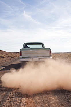 USA, Arizona, Winslow, Pick-up truck driving