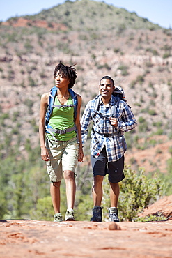 USA, Arizona, Sedona, Young couple hiking and enjoying desert scenery