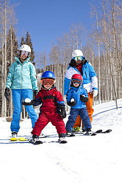 USA, Colorado, Telluride, Family skiing together