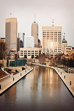 USA, Indiana, Indianapolis, Skyline with river