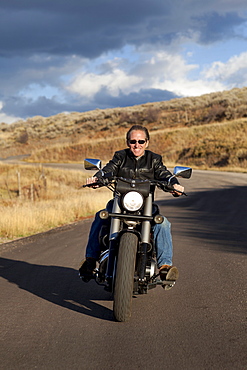 USA, Colorado, Carbondale, Mature man driving motorcycle