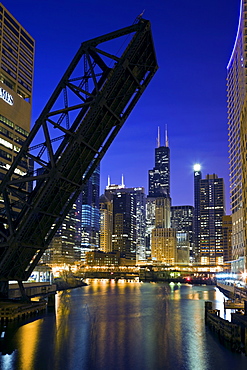 USA, Illinois, Chicago, City reflected in Chicago River