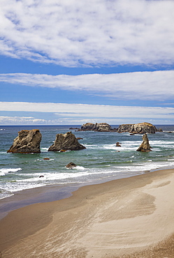 Seastacks along coastline, Bandon Beach, Oregon