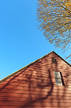 USA, New Jersey, Top of cottage house against blue sky