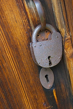 Padlock on wooden cabin, Zebulon Baird Vance birthplace