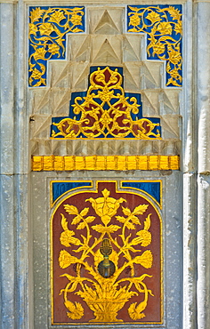 Turkey, Istanbul, Topkapi Palace water fountain