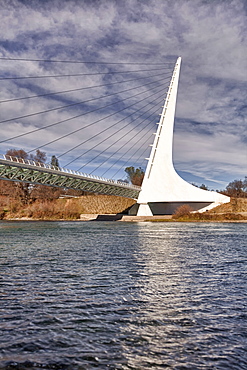 USA, California, Redding, turtle bay, sundial bridge over Sacramento river, USA, California, Redding