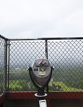 Coin-operated binoculars