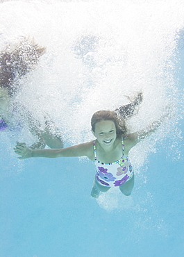 USA, New York, Girls (10-11, 10-11) in swimming pool