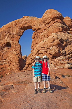 Twin Boys (10-11) Hiking, USA, Utah, Arches National Park, Moab