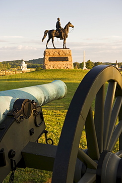 Meade statue behind cannon