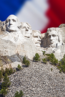 Mount Rushmore National Memorial with American flag in the background, USA, South Dakota, Black Hills, Mount Rushmore National Memorial