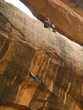 Couple canyon rappelling