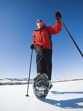 Man snow shoeing