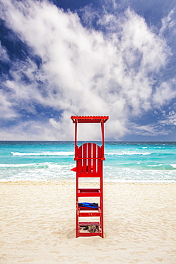 Mexico, Quintana Roo, Yucatan Peninsula, Cancun, Lifeguard tower on beach, Mexico, Quintana Roo, Yucatan Peninsula, Cancun