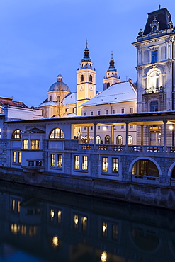 St. Nicholas Cathedral illuminated at dawn, Slovenia, Ljubljana, Saint Nicholas' Cathedral